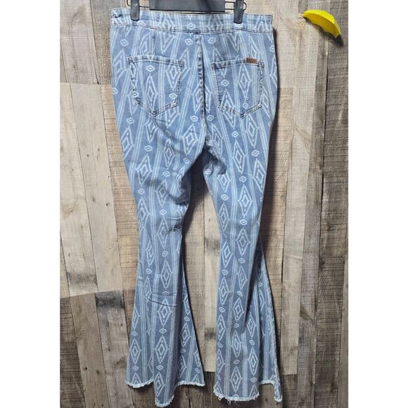 Rock & Roll Cowgirl Aztec Bargain Button Bell Bottom Wide Leg Jeans Western - Picture 3 of 5